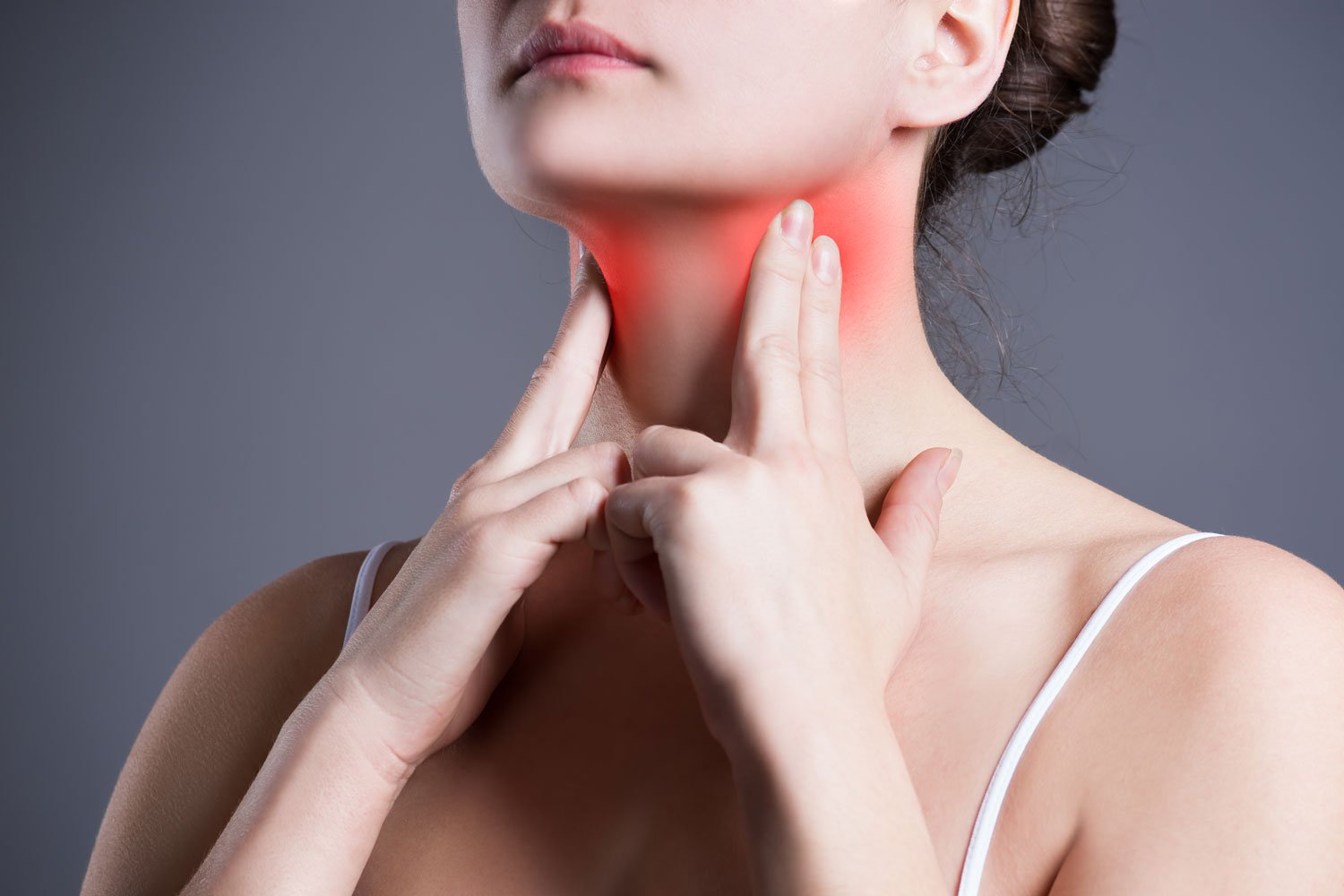 Sore-throat,-woman-with-pain-in-neck,-gray-background